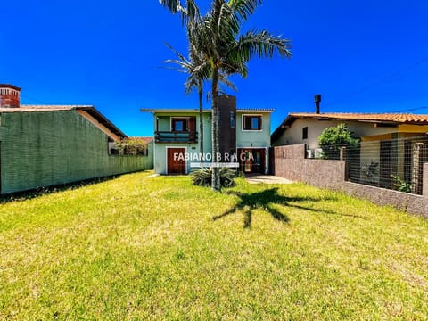 Casa com 142m², 3 dormitórios, 2 vagas, no bairro Rainha do Mar em Xangri-Lá