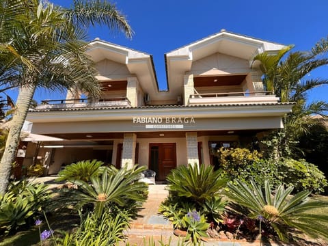 Casa com 352m², 4 dormitórios, 2 suítes, 2 vagas, no bairro Atlântida em Xangri-Lá