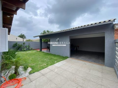 Casa com 165m², 3 dormitórios, 1 suíte, 2 vagas, no bairro Centro em Xangri-Lá