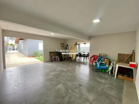 Casa com 165m², 3 dormitórios, 1 suíte, 2 vagas, no bairro Centro em Xangri-Lá