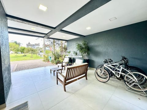 Sobrado com 289m², 4 dormitórios, 4 suítes, 2 vagas, Sea Coast em Xangri-Lá