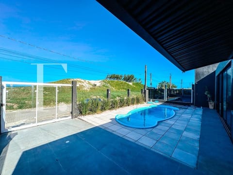 Casa com 140m², 3 dormitórios, 2 suítes, 4 vagas, no bairro Noiva do Mar em Xangri-Lá