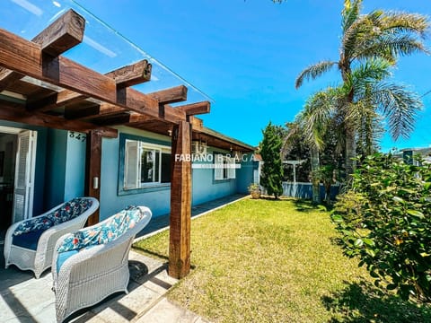 Casa com 193m², 3 dormitórios, 2 vagas, no bairro Maristela em Xangri-Lá