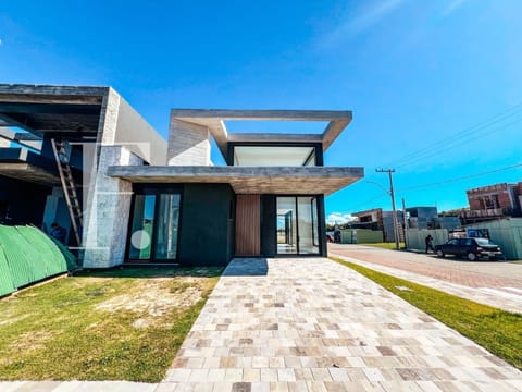 Casa Condomínio com 145m², 3 dormitórios, 3 suítes, 2 vagas, Allure Beach Condo em Xangri-Lá