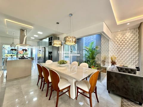Casa Condomínio com 210m², 3 dormitórios, 2 suítes, 2 vagas, Capão Ilhas Resort em Capão da Canoa