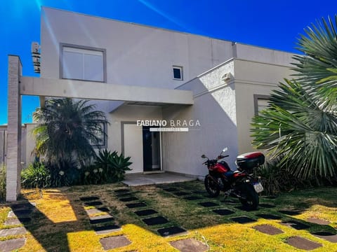 Sobrado com 151m², 4 dormitórios, 2 suítes, 2 vagas, Pateo Marbella em Xangri-Lá