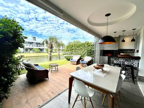 Apartamento com 118m², 2 dormitórios, 1 suíte, 2 vagas, Rossi Atlântida em Xangri-Lá
