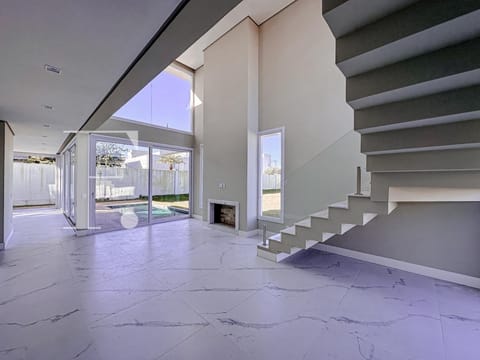 Sobrado com 240m², 4 dormitórios, 4 suítes, 2 vagas, Amare Home Resort em Xangri-Lá