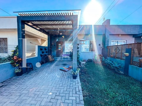 Casa com 74m², 2 dormitórios, 1 suíte, 1 vaga, no bairro Rainha do Mar em Xangri-Lá