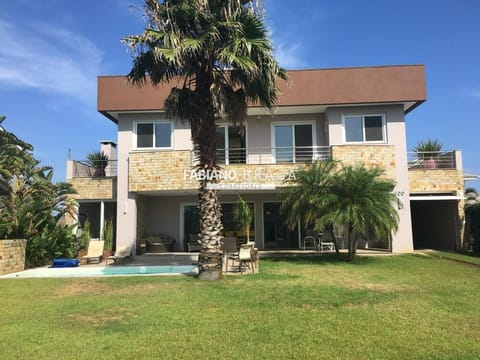 Casa com 346m², 4 dormitórios, 1 suíte, 2 vagas, no bairro Atlântida em Xangri-Lá