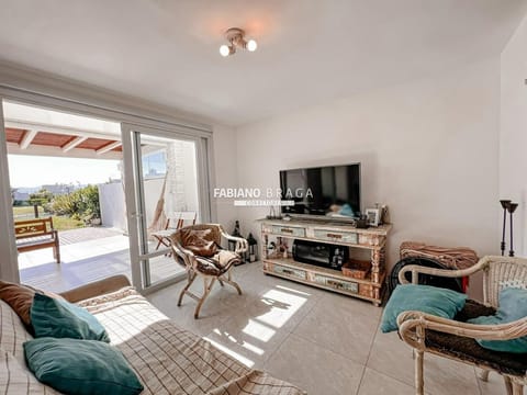 Sobrado com 113m², 3 dormitórios, 1 suíte, 2 vagas, Pateo Marbella em Xangri-Lá