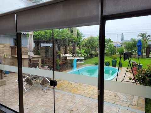 Casa com 144m², 2 dormitórios, 2 suítes, 2 vagas, no bairro Remanso em Xangri-Lá