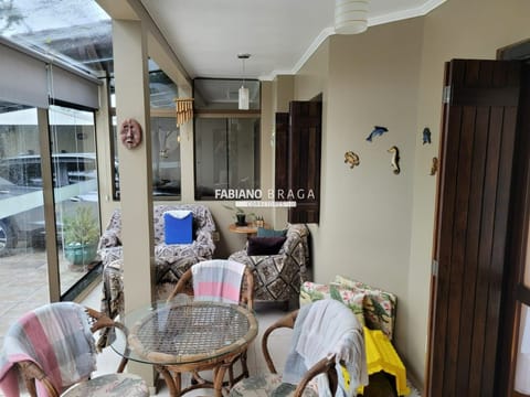 Casa com 144m², 2 dormitórios, 2 suítes, 2 vagas, no bairro Remanso em Xangri-Lá
