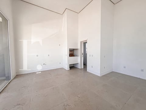 Casa Condomínio com 130m², 3 dormitórios, 3 suítes, 2 vagas, Allure Beach Condo em Xangri-Lá