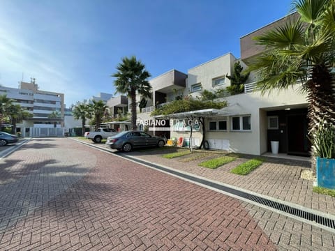 Sobrado, 3 dormitórios, 3 suítes, 2 vagas, Solanas em Xangri-Lá