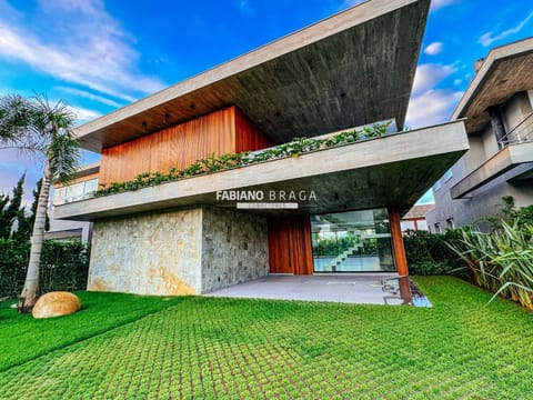 Casa Condomínio com 350m², 5 dormitórios, 5 suítes, 3 vagas, La Plage em Xangri-Lá