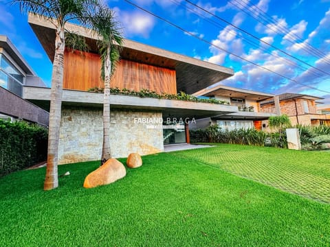 Casa Condomínio com 350m², 5 dormitórios, 5 suítes, 3 vagas, La Plage em Xangri-Lá