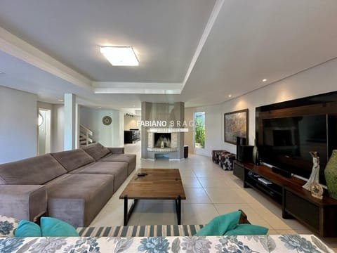 Casa com 286m², 5 dormitórios, 3 suítes, 2 vagas, no bairro Rainha do Mar em Xangri-Lá