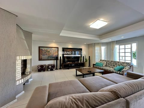 Casa com 286m², 5 dormitórios, 3 suítes, 2 vagas, no bairro Rainha do Mar em Xangri-Lá
