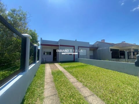 Casa com 80m², 2 dormitórios, 1 suíte, 1 vaga, no bairro Rainha do Mar em Xangri-Lá