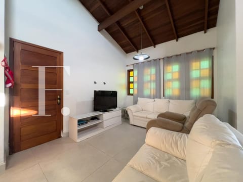 Casa com 130m², 3 dormitórios, 1 suíte, 2 vagas, no bairro Centro em Xangri-Lá