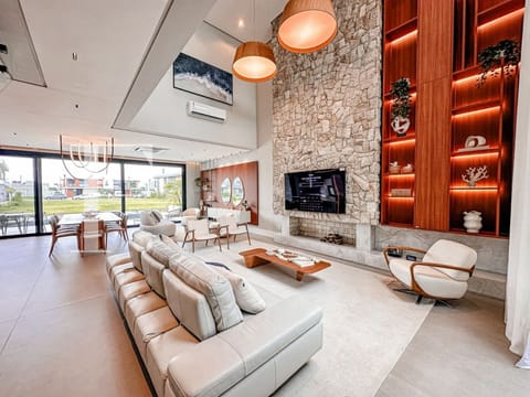 Sobrado com 365m², 5 dormitórios, 5 suítes, 2 vagas, Amare Home Resort em Xangri-Lá