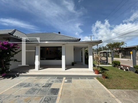 Casa com 104m², 3 dormitórios, 1 suíte, no bairro Atlântida em Xangri-Lá