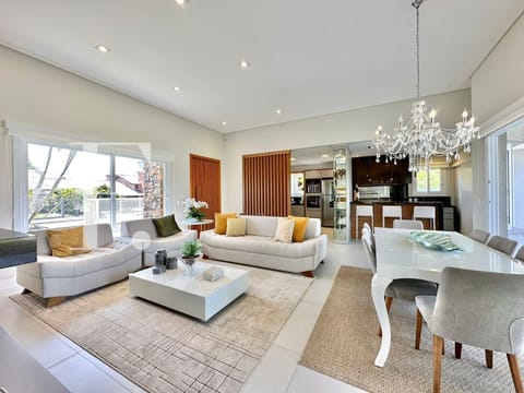 Casa com 260m², 4 dormitórios, 4 suítes, 2 vagas, no bairro Atlântida em Xangri-Lá