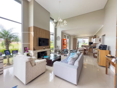 Casa Condomínio com 180m², 3 dormitórios, 3 suítes, 2 vagas, Riviera em Xangri-Lá