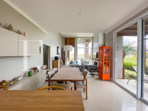 Casa Condomínio com 180m², 3 dormitórios, 3 suítes, 2 vagas, Riviera em Xangri-Lá