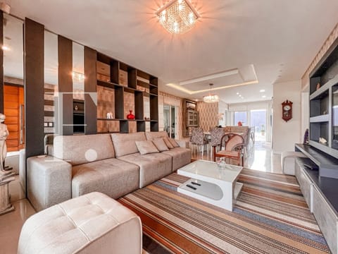 Casa com 240m², 3 dormitórios, 3 suítes, 2 vagas, no bairro Atlântida em Xangri-Lá