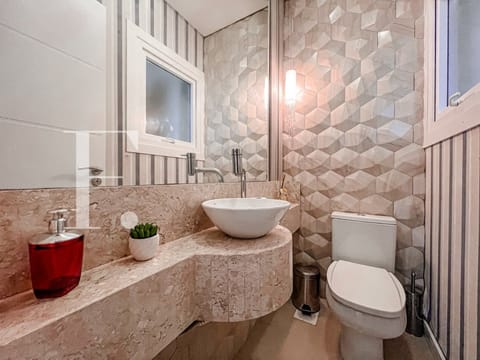 Casa com 240m², 3 dormitórios, 3 suítes, 2 vagas, no bairro Atlântida em Xangri-Lá