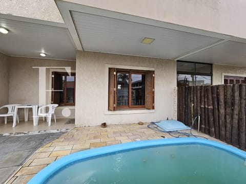 Casa com 125m², 3 dormitórios, 1 suíte, 1 vaga, no bairro Centro em Xangri-Lá
