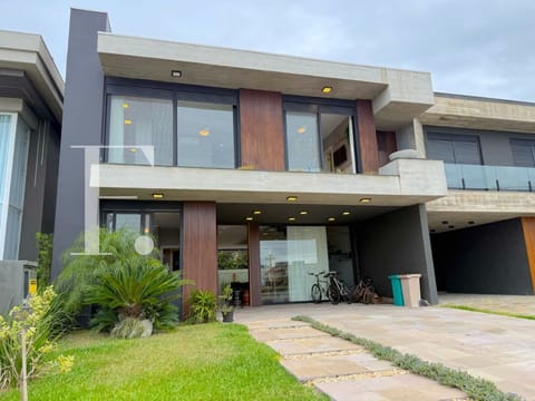 Sobrado com 248m², 5 dormitórios, 5 suítes, 2 vagas, Sunset em Xangri-Lá