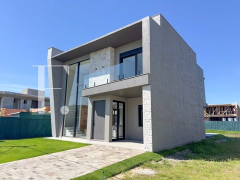 Sobrado com 247m², 4 dormitórios, 4 suítes, 2 vagas, Zen Concept Resort em Xangri-Lá