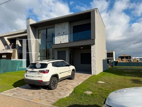 Sobrado com 247m², 4 dormitórios, 4 suítes, 2 vagas, Zen Concept Resort em Xangri-Lá