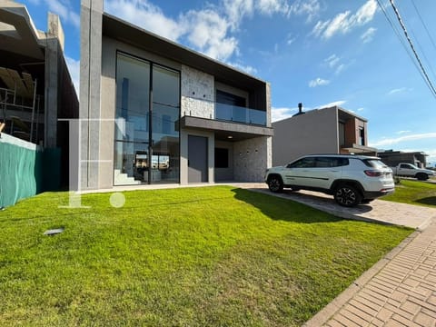 Sobrado com 247m², 4 dormitórios, 4 suítes, 2 vagas, Zen Concept Resort em Xangri-Lá