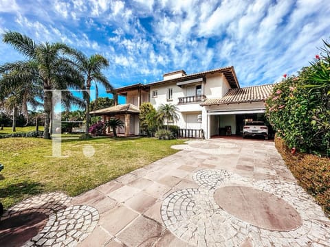 Casa com 420m², 4 dormitórios, 1 suíte, 2 vagas, no bairro Atlântida em Xangri-Lá
