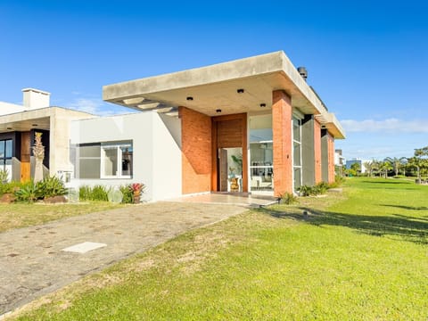 Casa Condomínio com 212m², 4 dormitórios, 4 suítes, 2 vagas, Riviera em Xangri-Lá