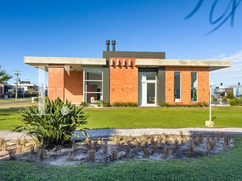 Casa Condomínio com 212m², 4 dormitórios, 4 suítes, 2 vagas, Riviera em Xangri-Lá