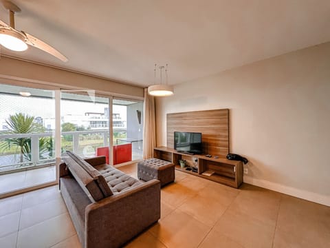 Apartamento com 84m², 2 dormitórios, 1 suíte, 2 vagas, Rossi Atlântida em Xangri-Lá