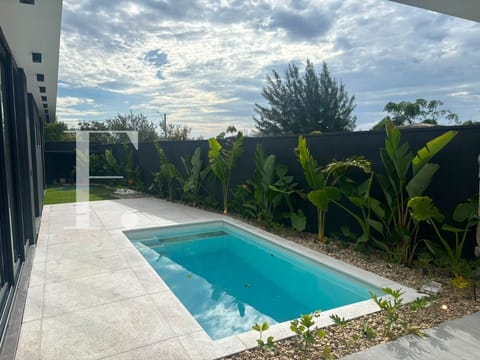Casa com 180m², 3 dormitórios, 3 suítes, 2 vagas, no bairro Atlântida em Xangri-Lá