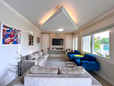 Casa com 180m², 4 dormitórios, 1 suíte, 2 vagas, no bairro Remanso em Xangri-Lá