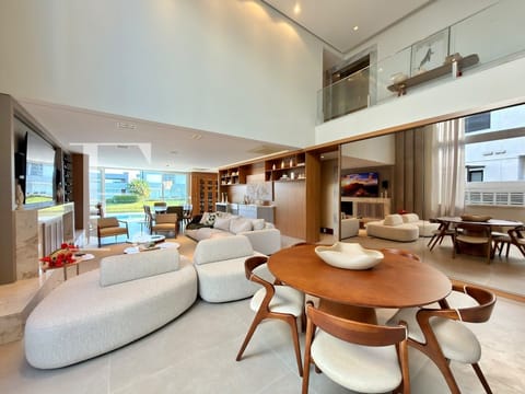 Sobrado com 446m², 6 dormitórios, 6 suítes, 2 vagas, Enseada Lagos em Xangri-Lá