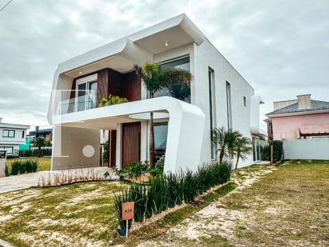 Sobrado com 272m², 5 dormitórios, 5 suítes, 2 vagas, Amare Home Resort em Xangri-Lá