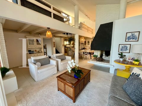 Casa com 288m², 3 dormitórios, 1 suíte, 2 vagas, no bairro Atlântida em Xangri-Lá