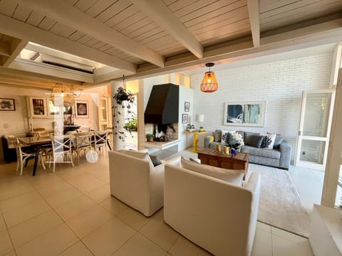 Casa com 288m², 3 dormitórios, 1 suíte, 2 vagas, no bairro Atlântida em Xangri-Lá