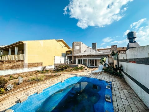 Casa com 325m², 7 dormitórios, 4 suítes, 4 vagas, no bairro Centro em Xangri-Lá