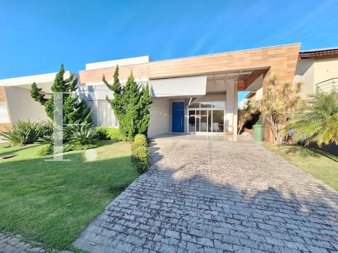 Casa Condomínio com 235m², 4 dormitórios, 4 suítes, 2 vagas, Ventura Club em Xangri-Lá