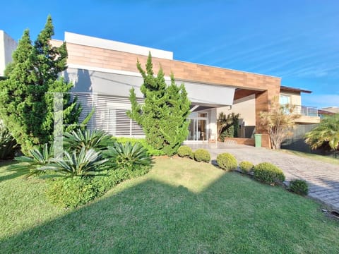 Casa Condomínio com 235m², 4 dormitórios, 4 suítes, 2 vagas, Ventura Club em Xangri-Lá